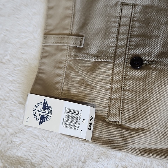 Men's New Dockers Shorts - Picture 3 of 3